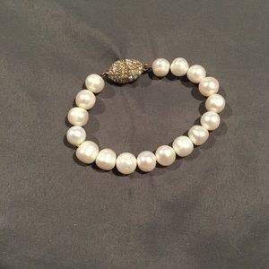 Magnetic pearl brackets